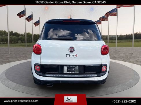 Used 2017 FIAT 500L Trekking w/ Dual-Pane Sunroof Package image 8
