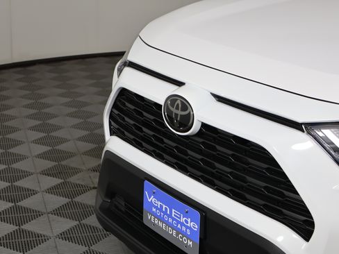 Used 2025 Toyota RAV4 XLE image 11