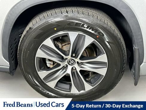 Used 2022 Toyota Highlander XLE AWD/4WD image 33