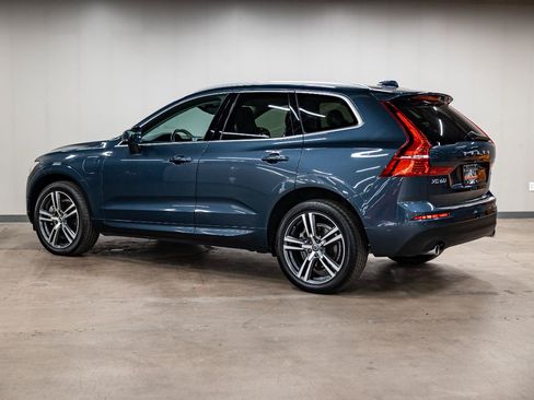 Used 2019 Volvo XC60 T8 Momentum w/ Advanced Package AWD/4WD image 3