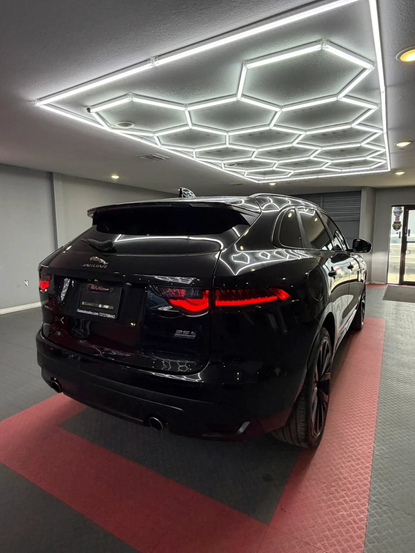 Used 2018 Jaguar F-PACE R-Sport AWD/4WD image 5