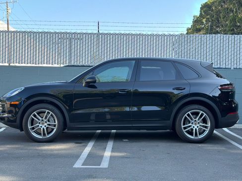 Used 2023 Porsche Cayenne AWD/4WD image 2
