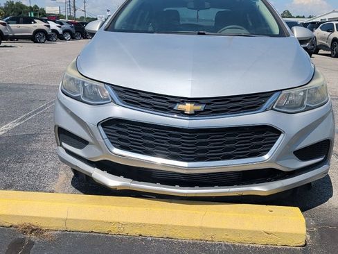 Used 2018 Chevrolet Cruze LS FWD image 2
