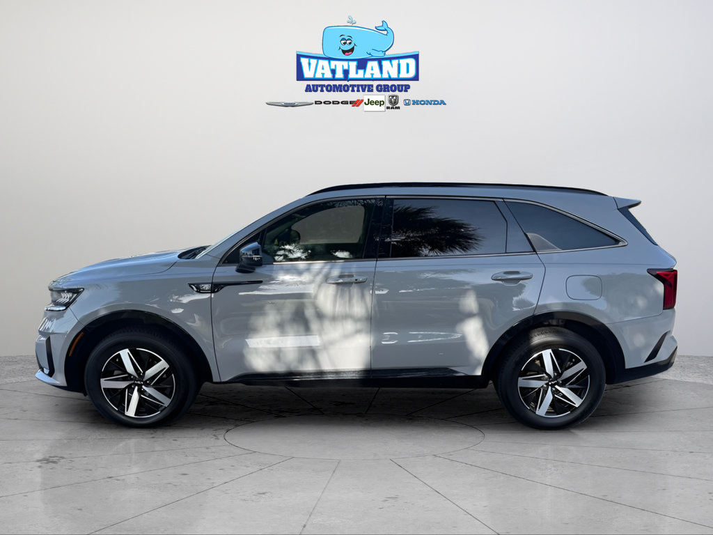 Used 2022 Kia Sorento EX w/ Panoramic Sunroof Package FWD image 2