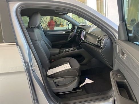 New 2026 Volkswagen Atlas Cross Sport SE image 30