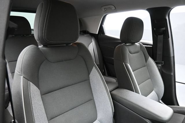 Used 2025 Chevrolet TrailBlazer LT w/ LT Cold Weather Package FWD image 33