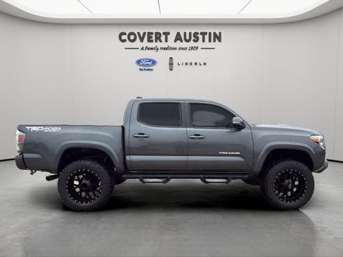 Used 2020 Toyota Tacoma TRD Sport AWD/4WD image 6