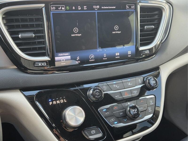 Used 2024 Chrysler Pacifica Touring-L FWD image 26