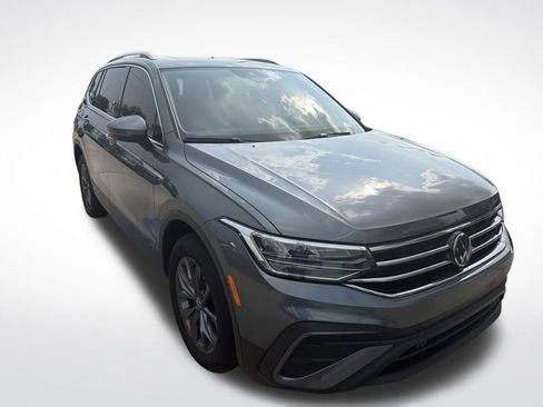 Used 2023 Volkswagen Tiguan SE w/ Panoramic Sunroof Package FWD image 2