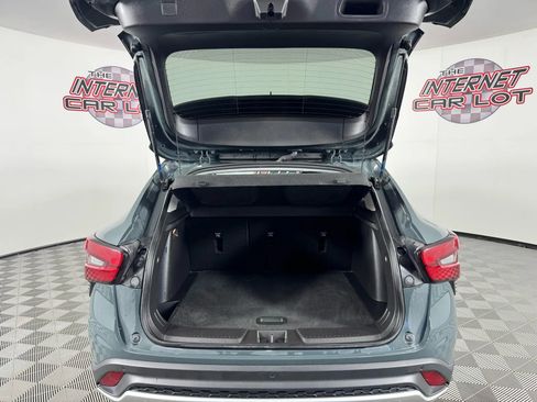 Used 2025 Chevrolet Trax LT w/ Driver Confidence Package image 27