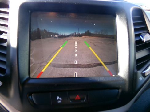 Used 2016 Jeep Cherokee Limited AWD/4WD image 9