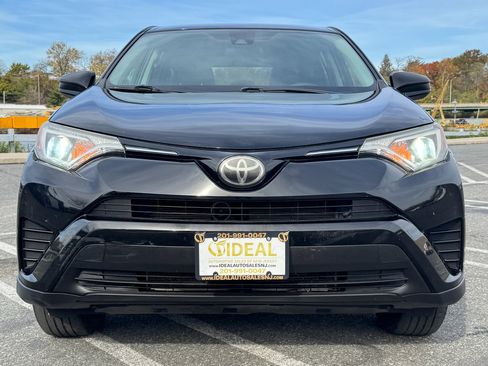 Used 2018 Toyota RAV4 LE image 2