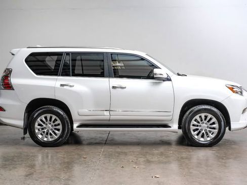 Used 2017 Lexus GX 460 image 9