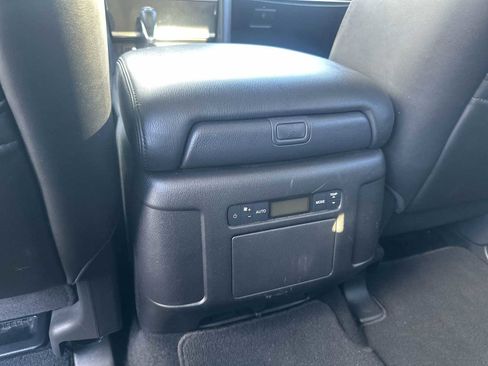 Used 2022 Nissan Armada SV image 21