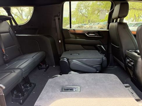 Used 2025 GMC Yukon XL Denali AWD/4WD image 21