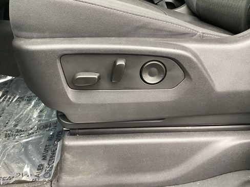 Used 2024 Chevrolet Silverado 1500 LT image 16