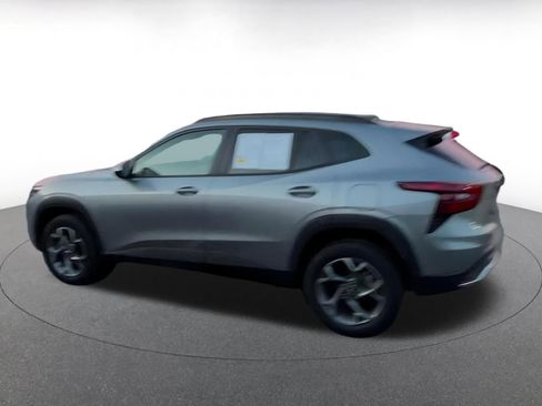 Used 2025 Chevrolet Trax LT image 16