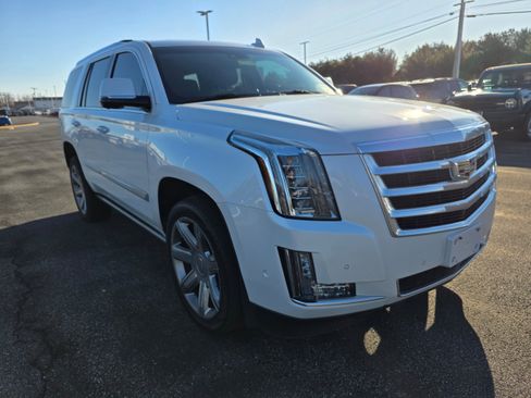 Used 2017 Cadillac Escalade Premium Luxury image 5