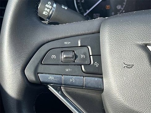 Used 2025 Cadillac XT6 Luxury image 8