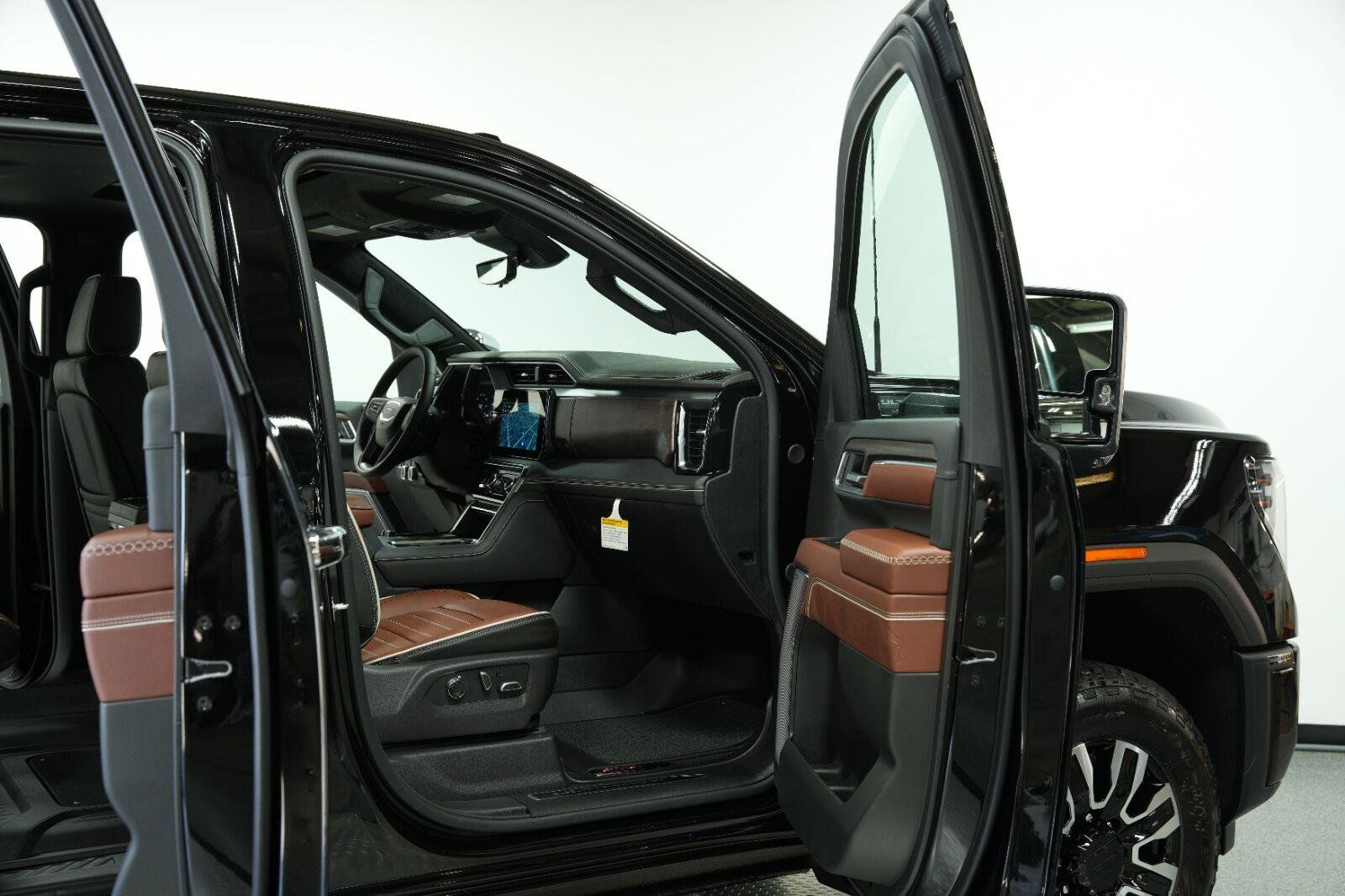 New 2026 GMC Sierra 2500 Denali Ultimate AWD/4WD image 14