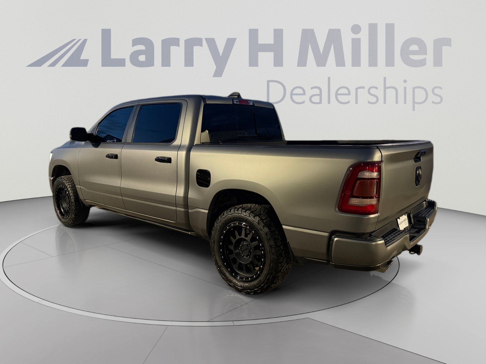 Used 2023 RAM 1500 Laramie AWD/4WD image 3