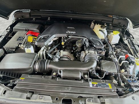 Used 2021 Jeep Gladiator Willys image 30