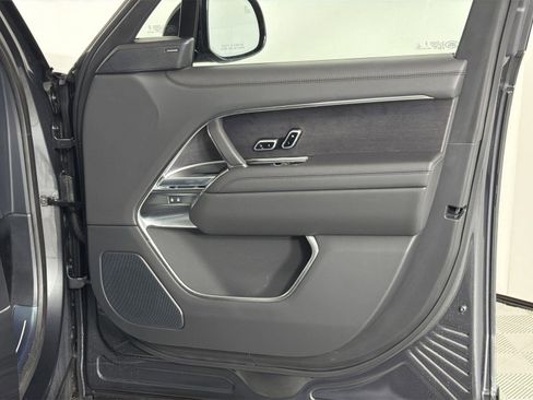 New 2025 Land Rover Range Rover Long Wheelbase SE image 31