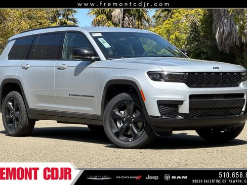 Certified 2025 Jeep Grand Cherokee L Altitude image 1