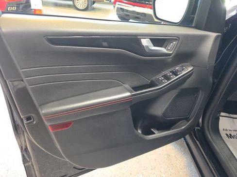 Used 2025 Ford Escape ST-Line Select AWD/4WD image 12