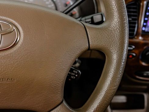 Used 2004 Toyota Sequoia SR5 image 17