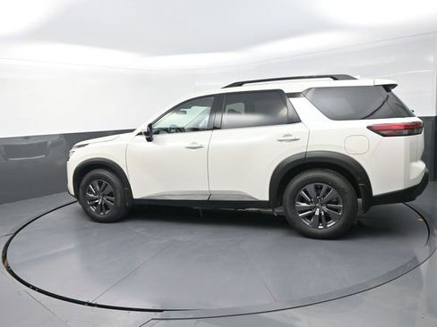 Used 2023 Nissan Pathfinder SV AWD/4WD image 8