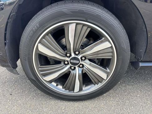 Used 2019 Lincoln Navigator Reserve image 8