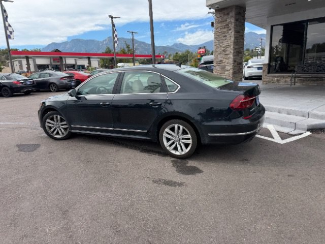Used 2017 Volkswagen Passat 1.8T SEL Premium FWD image 9