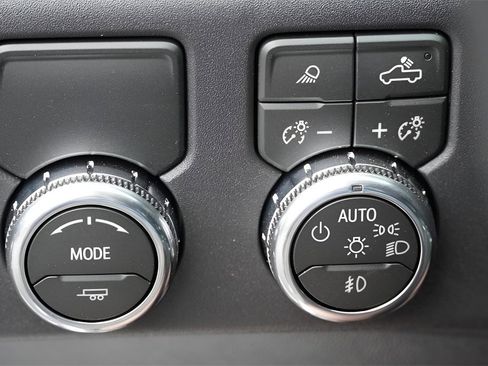 New 2026 GMC Sierra 1500 SLT image 18