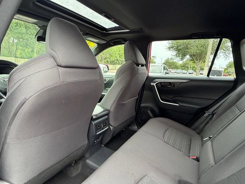 Used 2021 Toyota RAV4 SE w/ Weather & Moonroof Package AWD/4WD image 18