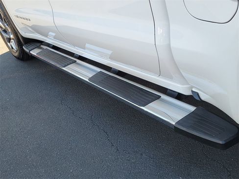 Used 2022 GMC Sierra 1500 SLT w/ SLT Convenience Package image 25