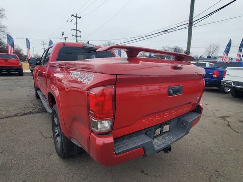 Used 2017 Toyota Tacoma TRD Sport w/ Exterior Package image 3