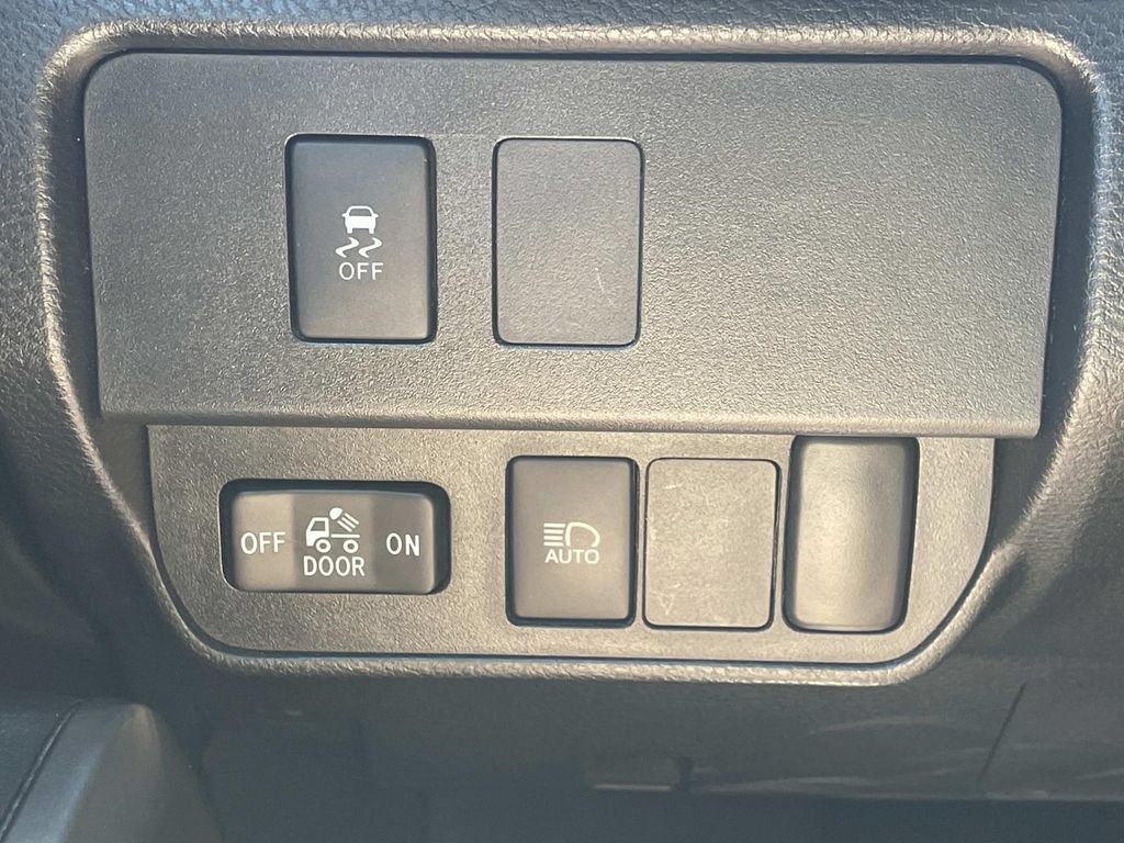 Used 2021 Toyota Tacoma SR5 RWD image 28