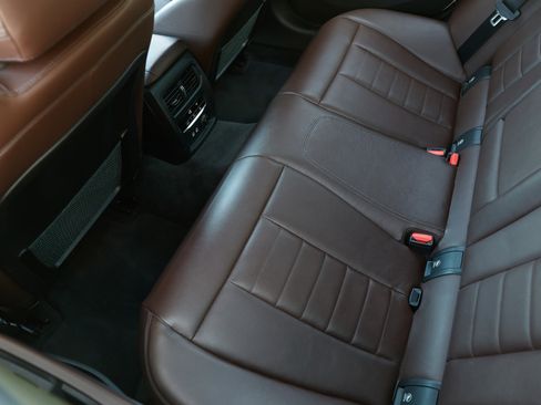 Used 2019 BMW 330i Sedan w/ Premium Package image 13