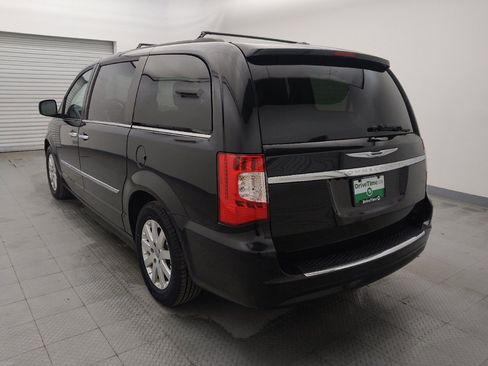 Used 2016 Chrysler Town & Country Touring w/ Driver Convenience Group image 5
