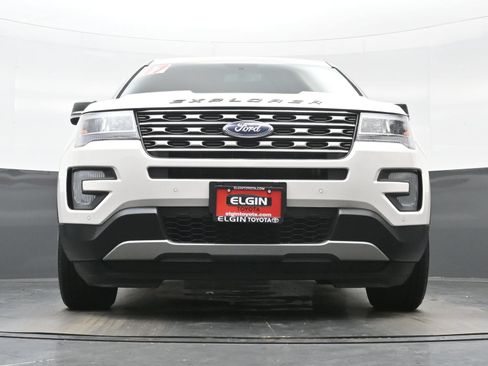 Used 2017 Ford Explorer XLT w/ Equipment Group 202A FWD image 29