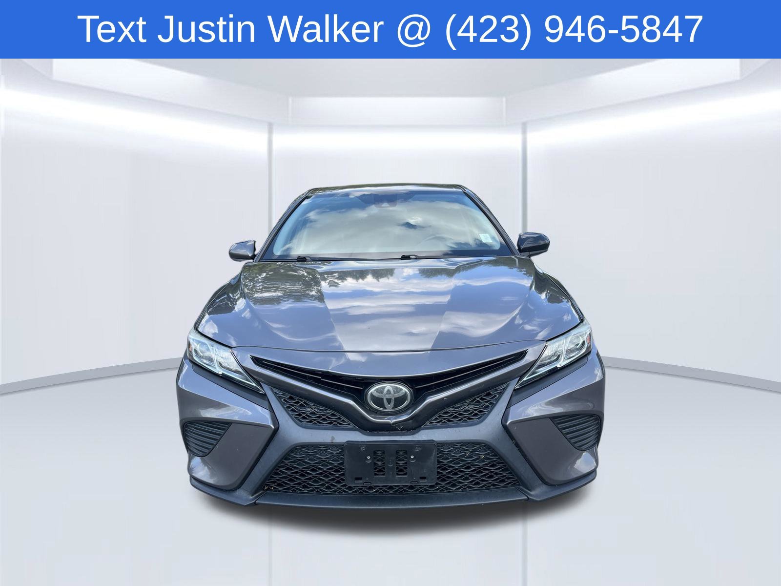 Used 2020 Toyota Camry SE FWD image 2