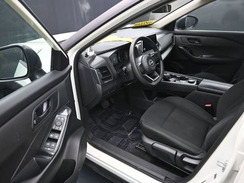 Used 2024 Nissan Rogue S AWD/4WD image 11