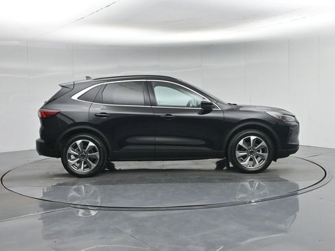 Used 2025 Ford Escape Platinum w/ Premium Technology Package image 28