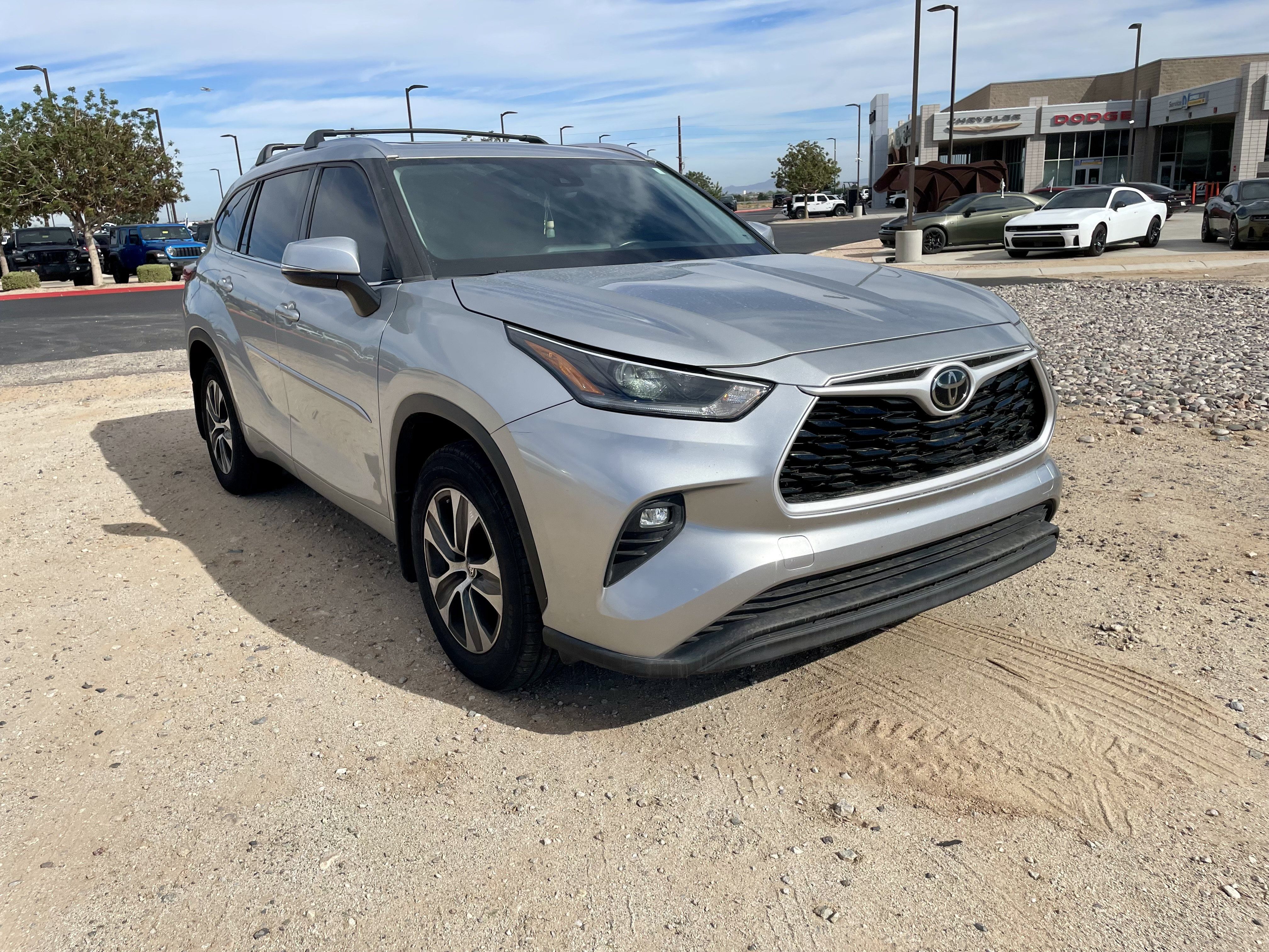 Used 2021 Toyota Highlander XLE AWD/4WD image 7