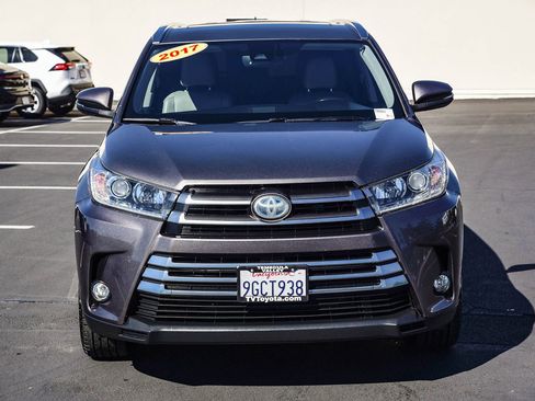Used 2017 Toyota Highlander Limited image 2