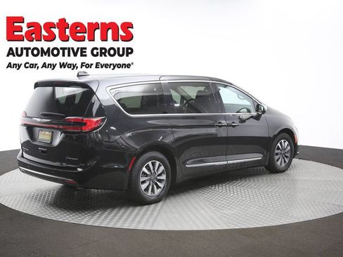 Used 2023 Chrysler Pacifica Limited FWD image 45