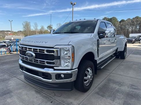 Used 2023 Ford F350 XLT image 3
