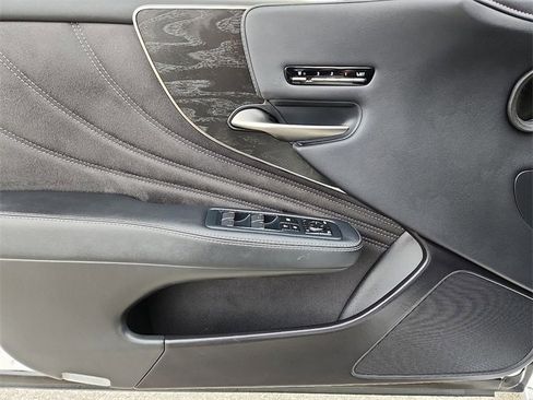 Used 2022 Lexus LS 500 AWD image 10
