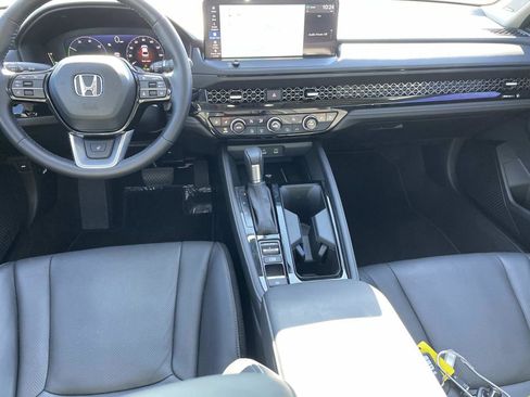 Used 2025 Honda Accord Touring image 12